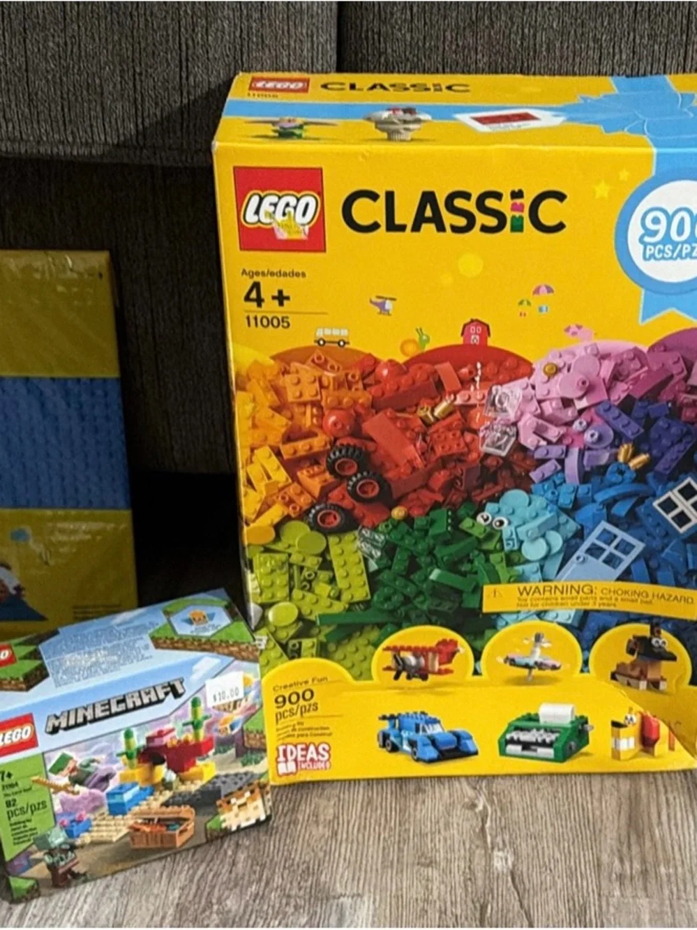 LEGO Classic 900-Piece Set- Multicolor with Minecraft set, 2 build plates
